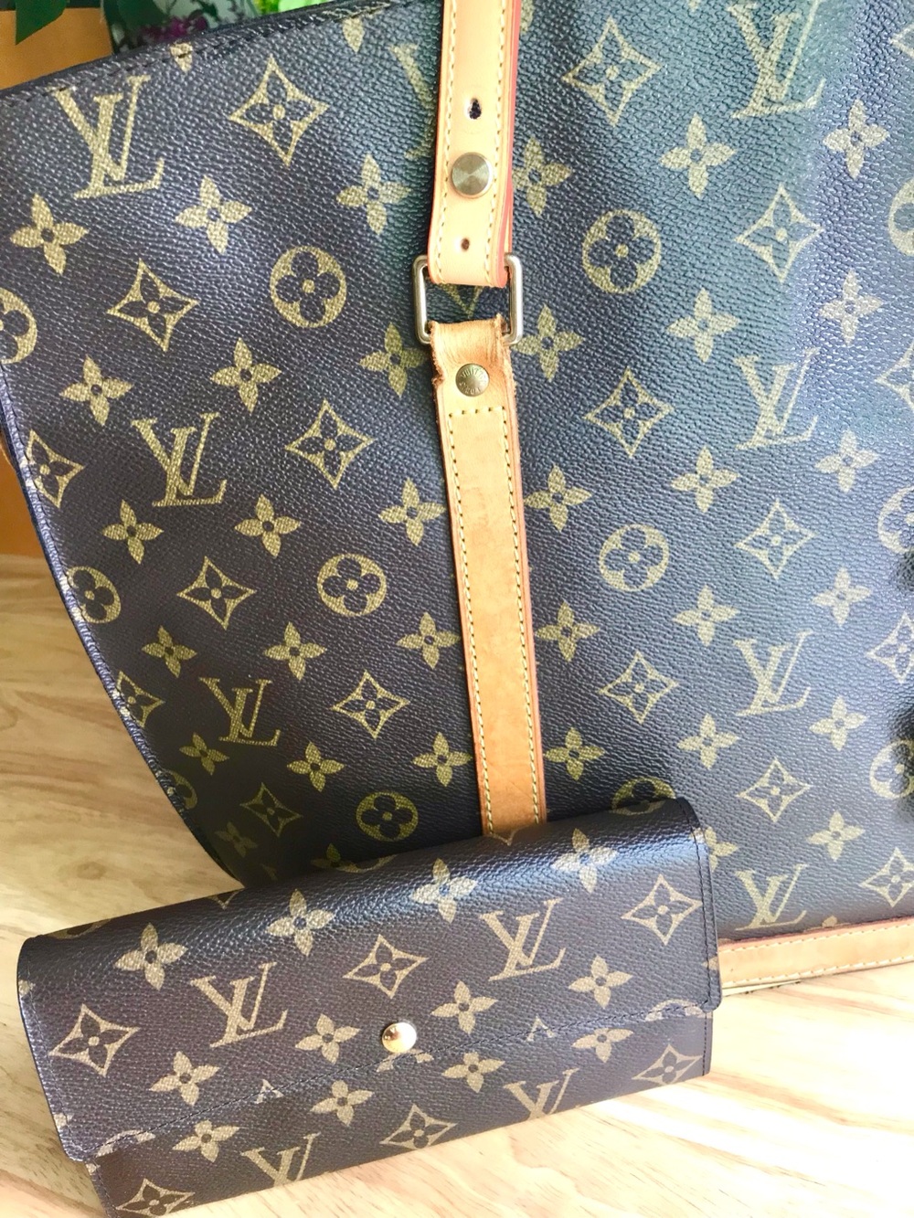 ✅LV BUNDLE DEAL LARGE BAG+LONG WALLET AUTHENTIC - Picture 7 of 14
